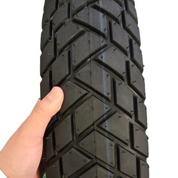 Top 90/90-18 90/90/19 Pneus de moto sans tube avec technologie et design japonais