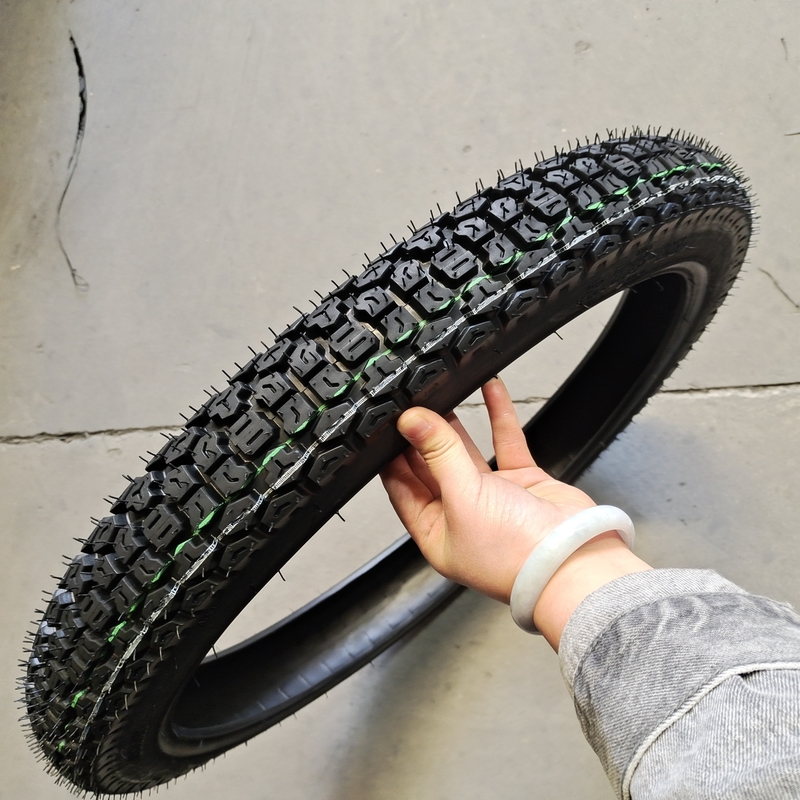 280kPa de caoutchouc pour les pneus tout-terrain de motos 275-21 275 21 pour le marché africain
