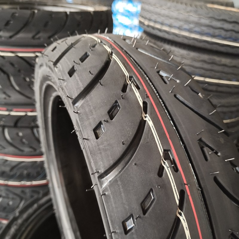 Top 120-70-12 120x70x12 120 70 12 pneus sans tube pour scooter avec une teneur en caoutchouc de 35% à 45%