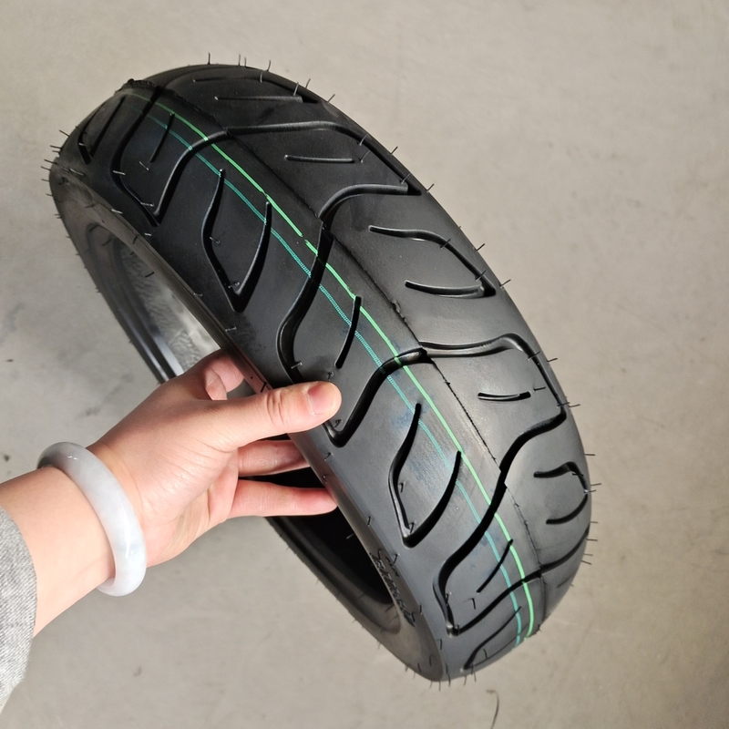 130/70-13 Pneus pour motocyclettes Pneus pour scooters électriques en Indonésie à pression d'air de 280 kPa