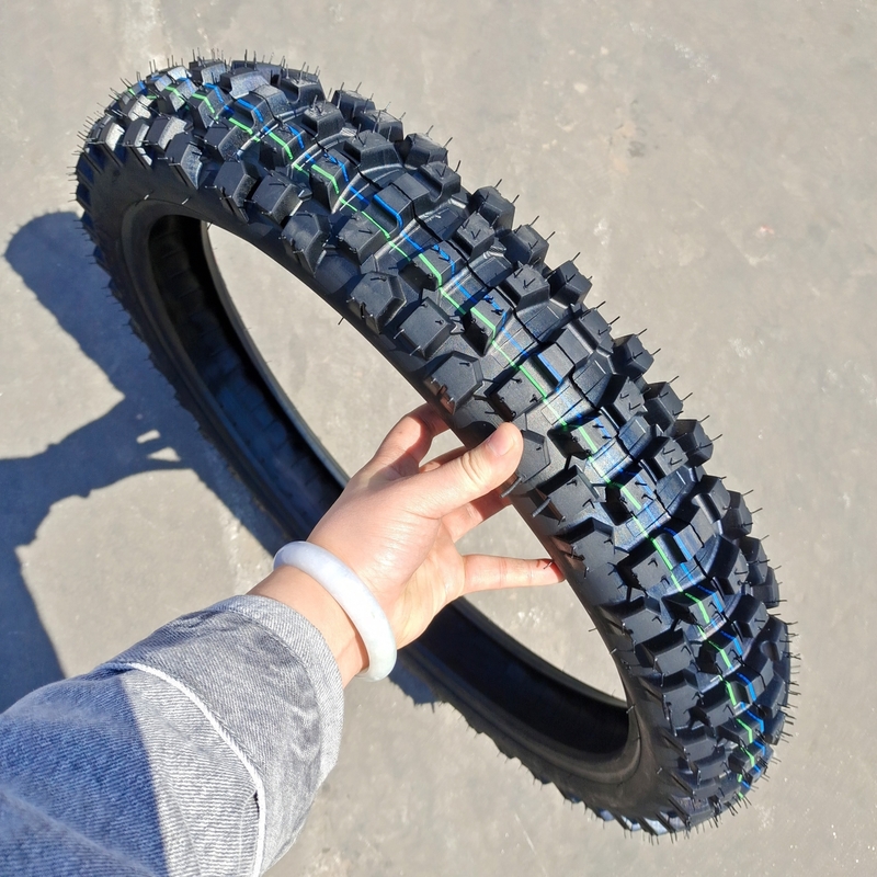 Pneus de moto hors route 3.00-21 pour courses de motocross Temps de livraison dans les 25 jours