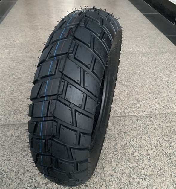 Super pneu de moto 130/90-10 avec 35% à 55% de caoutchouc et longue durée de vie