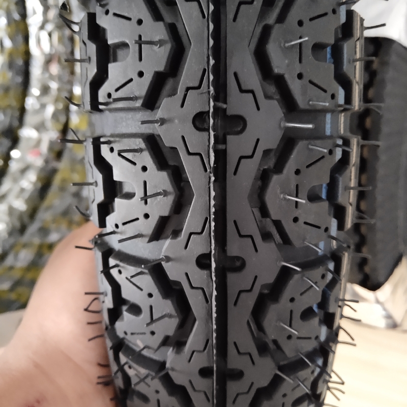 Carrosserie de pneus 3,50-16 Pneus de moto avec une résistance à la traction de 10.5