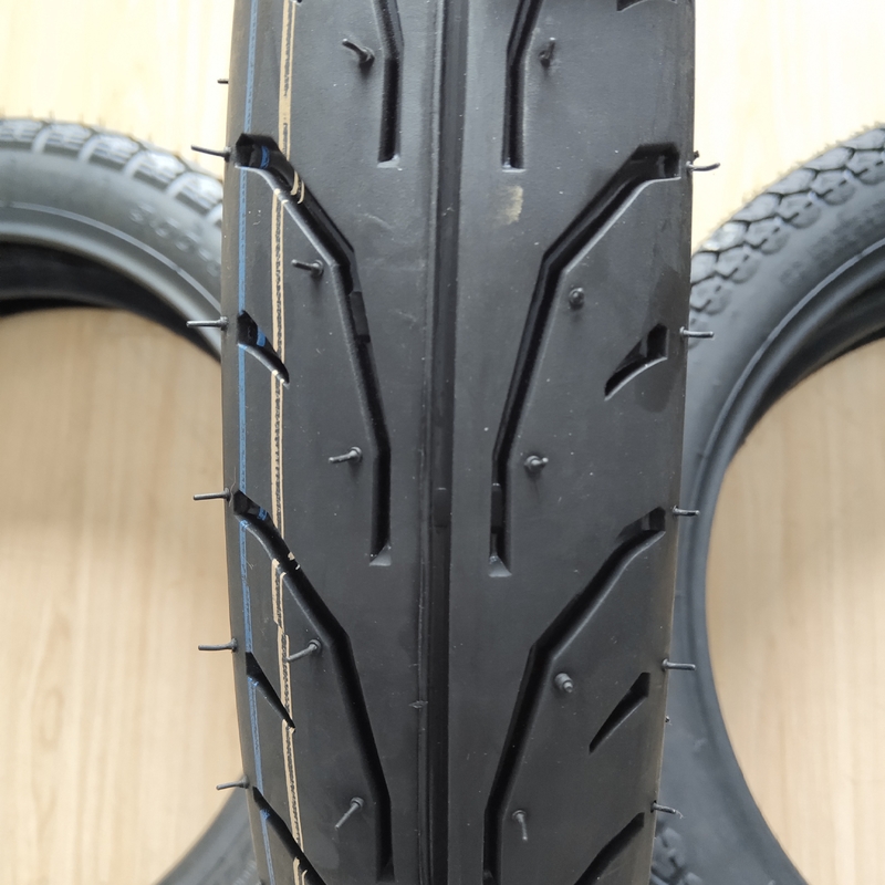 70/90-17 Pneus arrière de moto avec cartouche de 35% à 55% de caoutchouc